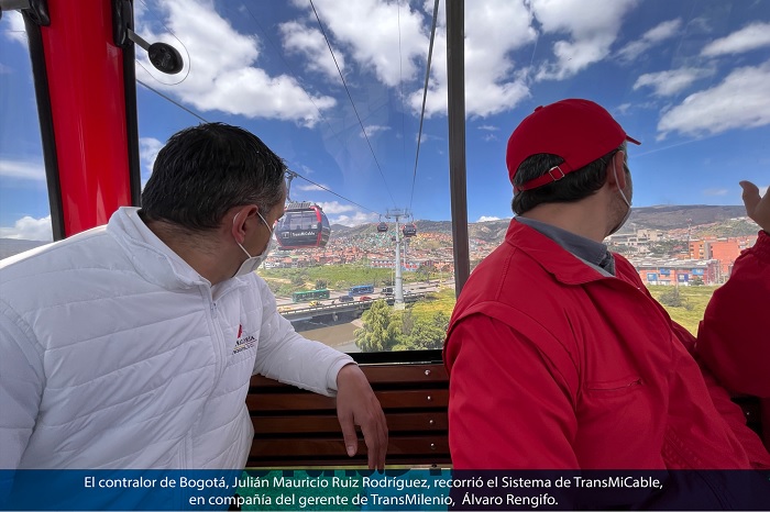 Contralor de Bogotá D.C. Julián Mauricio Ruiz, recorre el Sistema TransMicable